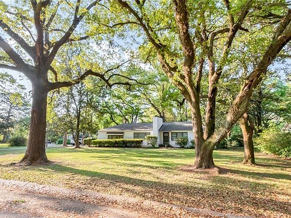 3rd image of 3905 Skyland Cir N