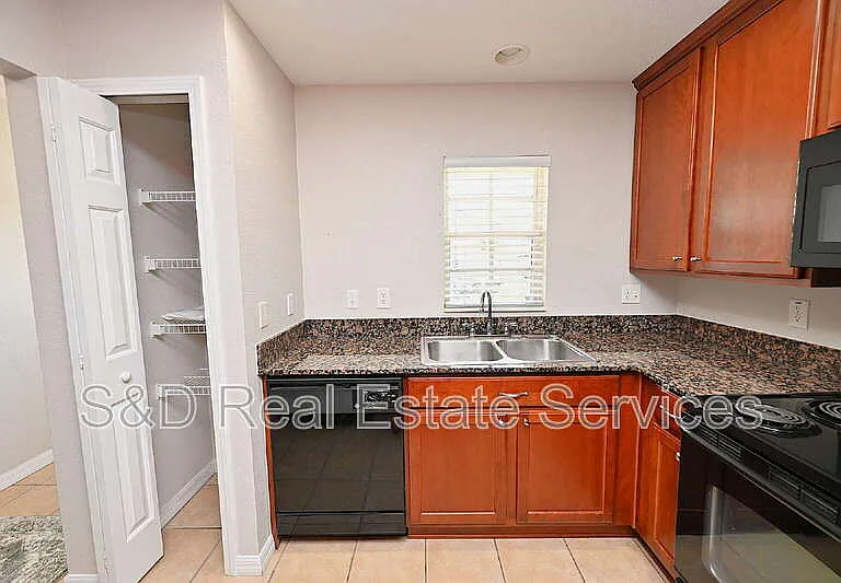 5360 River Rock Rd — Photo 5