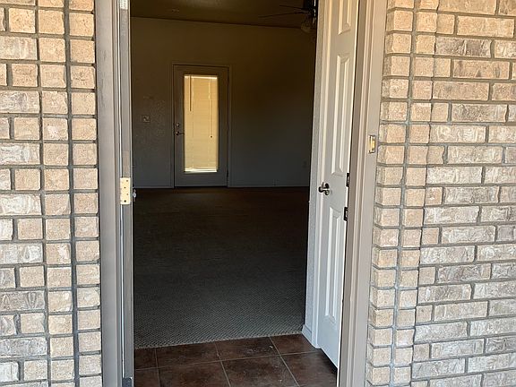 3rd image of 1348 Oakwood Cir