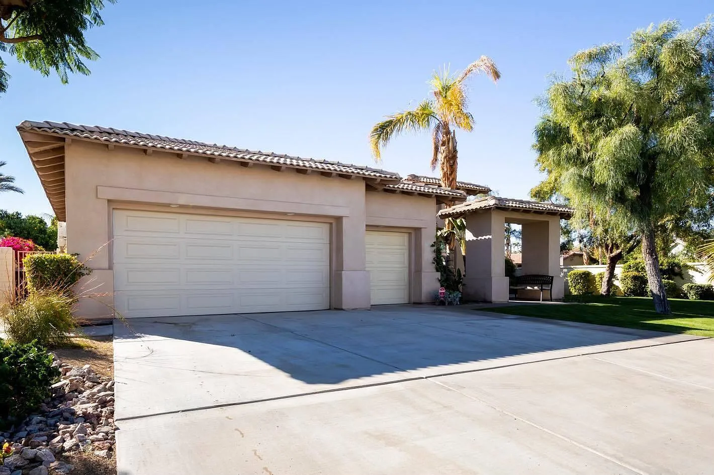 4 bed, 2552 sqft, $4,900 — Photo 3