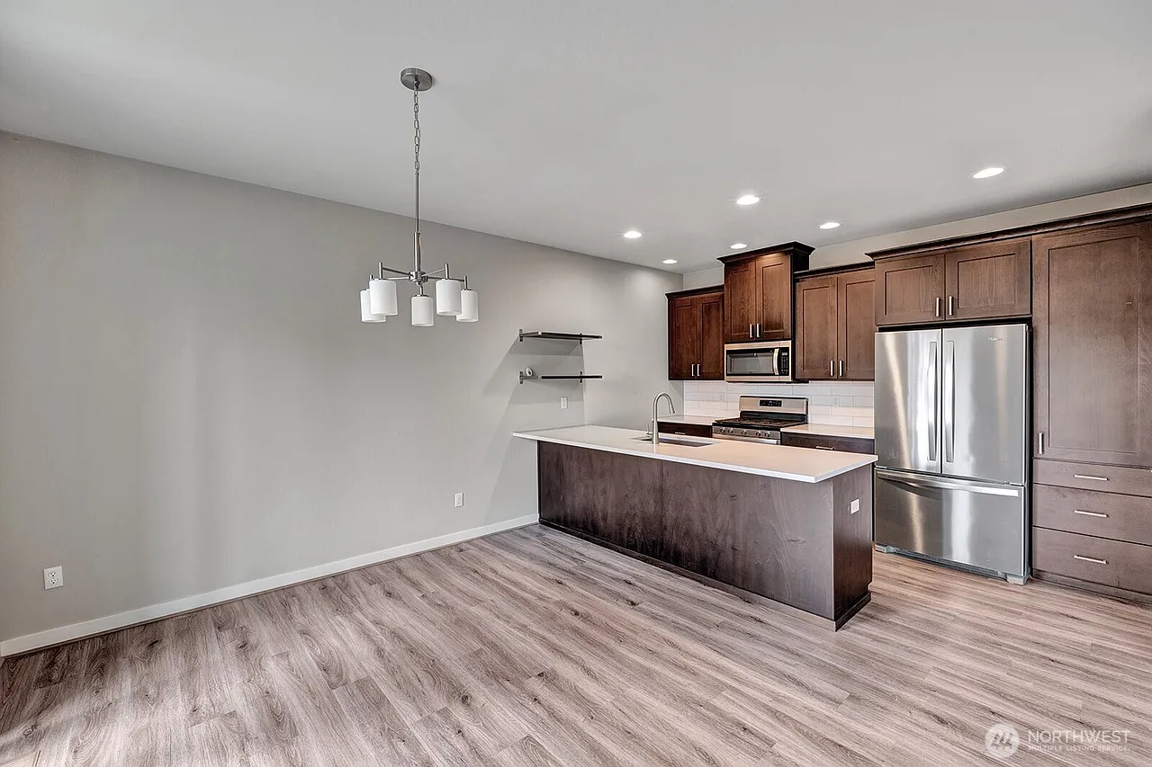 4 bed, 2.5 bath, 1742 sqft, $2,995 — Photo 4