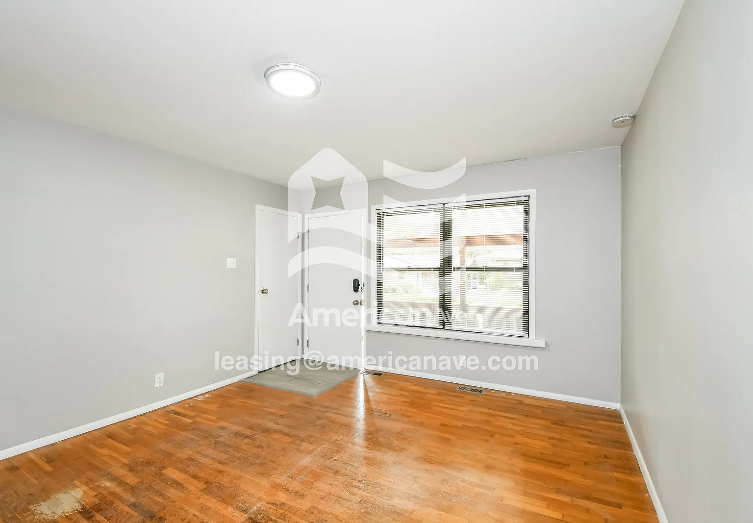 3 bed, 1.0 bath, 1029 sqft, $1,594 — Photo 3