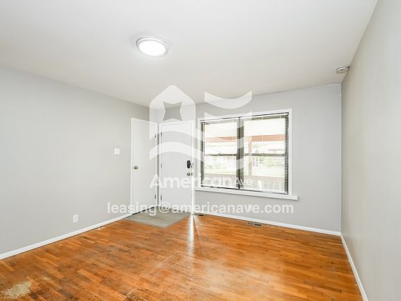 1472105_003_wm_-_living_room_13199254.jpg