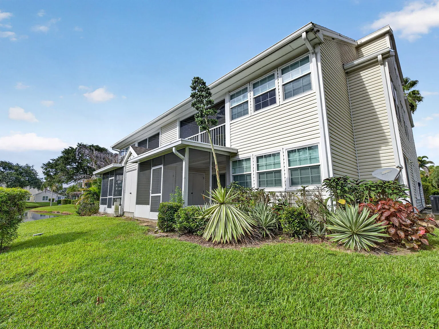 4 bed, 3.0 bath, 1270 sqft, $2,350 — Photo 3