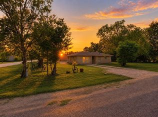 3811 Cedar St, Damon, TX 77430