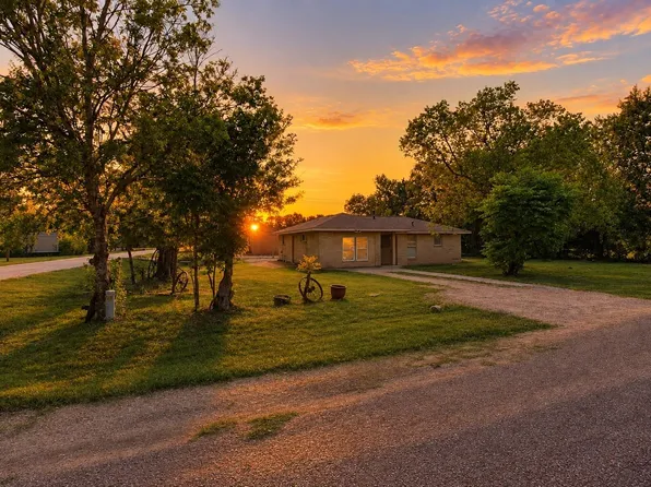3811 Cedar St, Damon, TX 77430