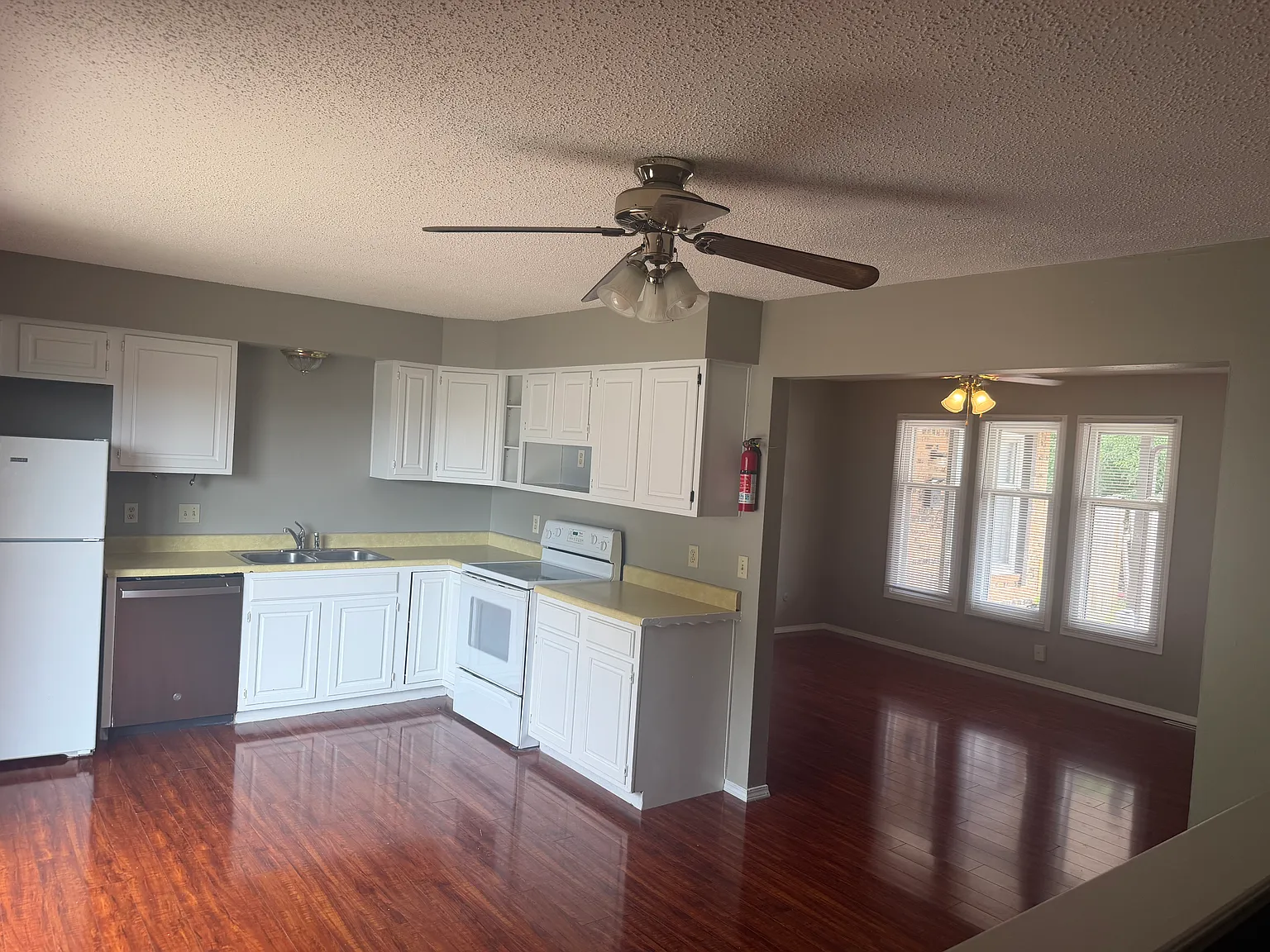 3 bed, 1415 sqft, $1,200 — Photo 3