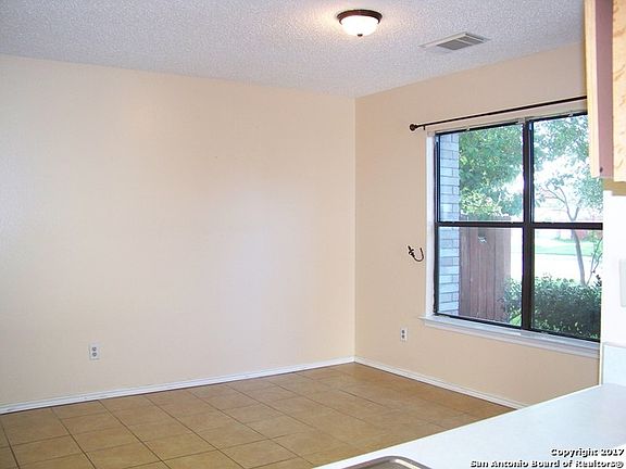 5th image of 9738 Kashmir Dr