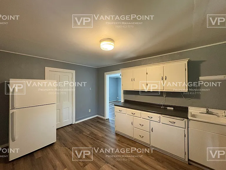 1270 Crooks St — Photo 2