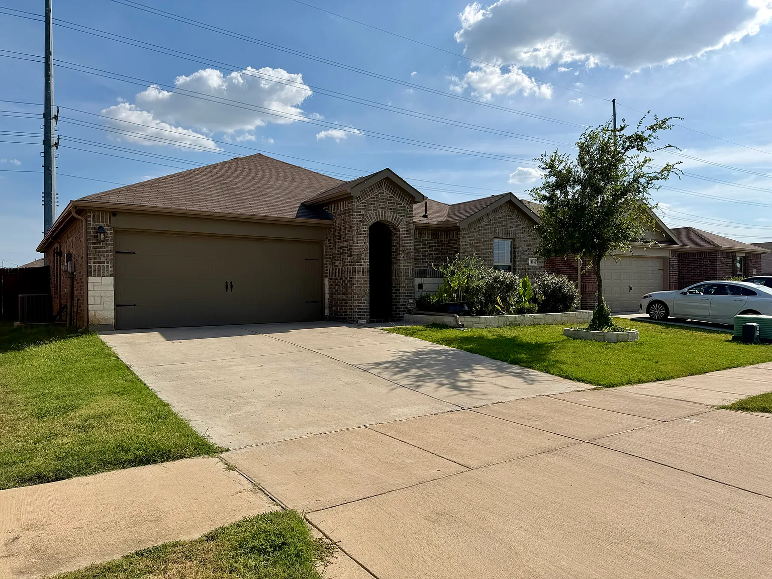3 bed, 1298 sqft, $2,200 — Photo 2