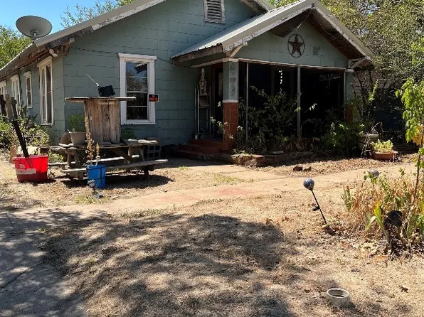 403 SW 3rd St, Mineral Wells, TX 76067