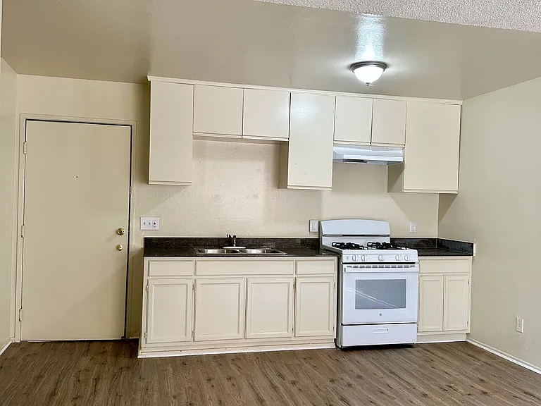 255 Loma — Photo 5