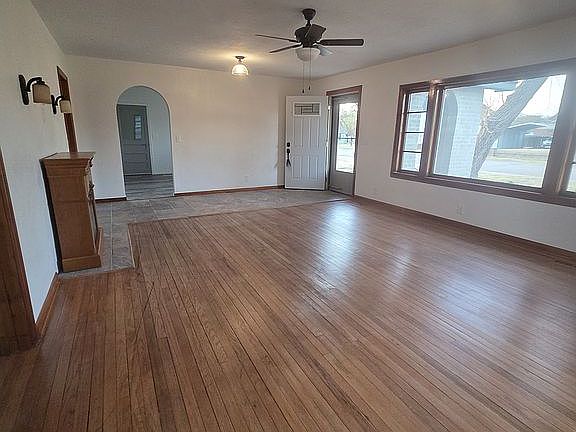 4th image of 1140 Frontier Dr