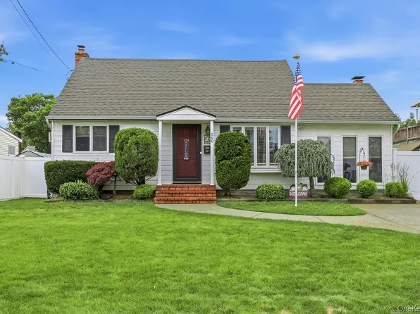 246 29th Street, Lindenhurst, NY 11757