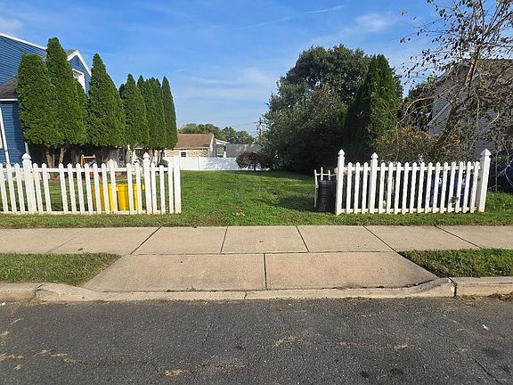 3rd image of 140 Robbins Ave