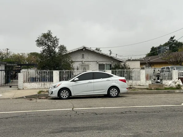 13070 Foothill Blvd, Sylmar, CA 91342