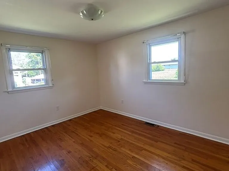 34 Locust Ln — Photo 10