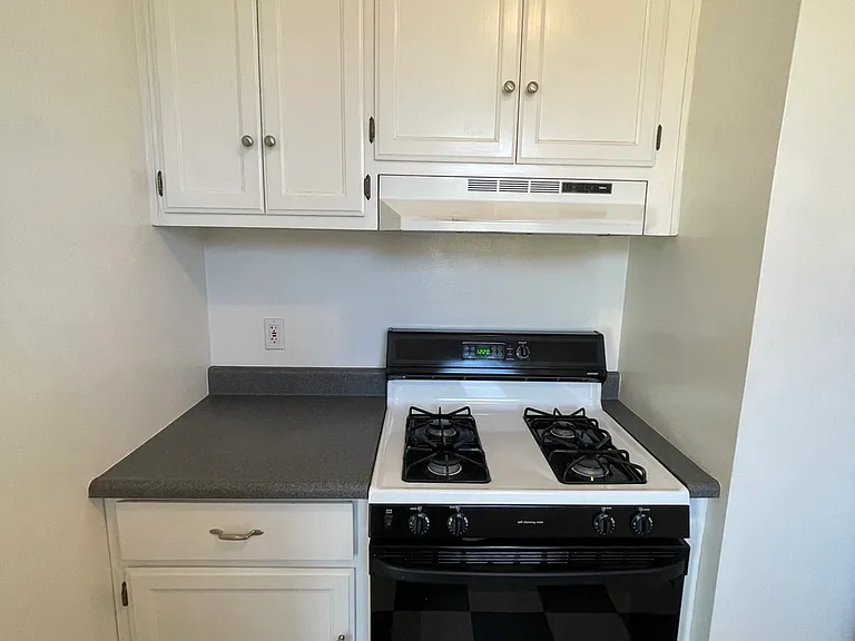 1229 Sacramento St #4 — Photo 10