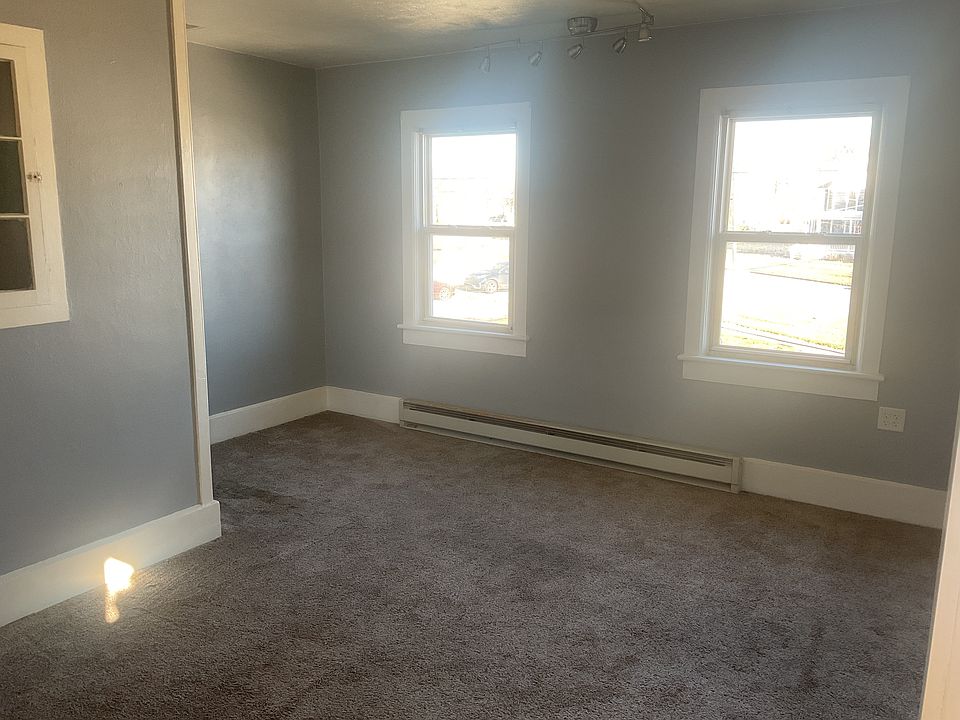 2nd image of 521 Fulton St