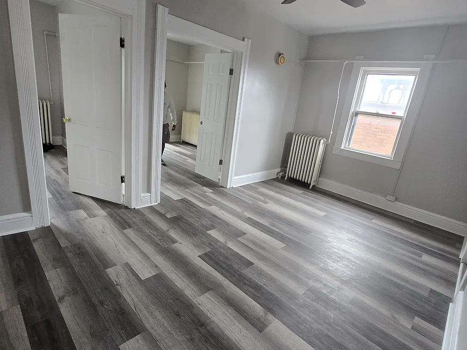 1014 N Superior St #4