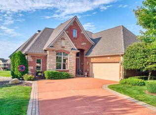 10769 Cliffview Dr, South Lyon, MI