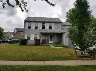 975 E Wheatfield Ln, Lake Villa, IL 60046
