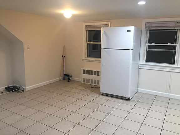 5th image of 1036 2nd Ave