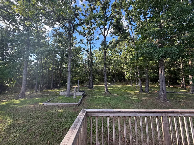 260 Roundhill Rd — Photo 9