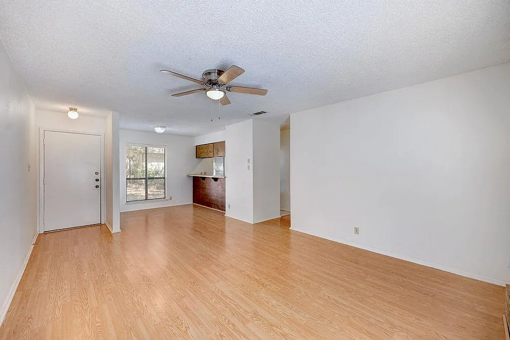 2 bed, 2.0 bath, 900 sqft, $1,750 — Photo 3