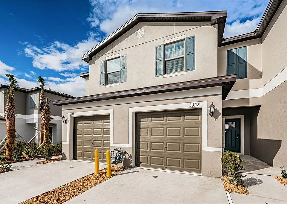 8327 Crescent Oaks Dr