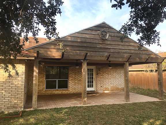 Large patio area, 2 ceiling fans, tv connection with a big yard.. great for family!
