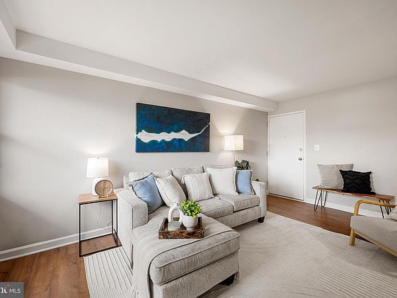 3rd image of 2030 N Woodrow St APT 1