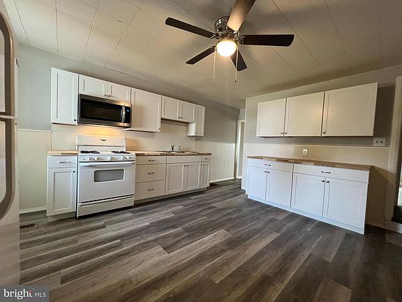 2nd image of 304 Maple St