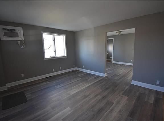 4th image of 338 W Saint Joseph St