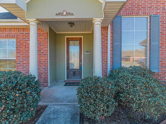 5th image of 838 Belle Dr