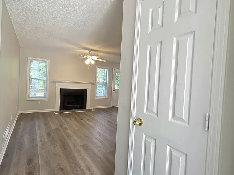 232 Hampton Dr — Photo 8