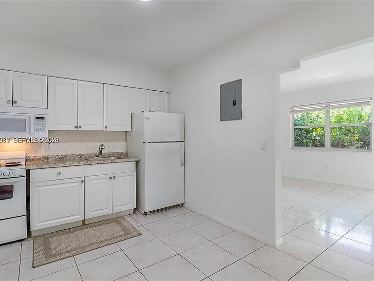 424 NE 64th St #2 — Photo 12