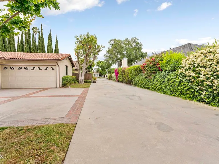6347 N Muscatel Ave — Photo 29