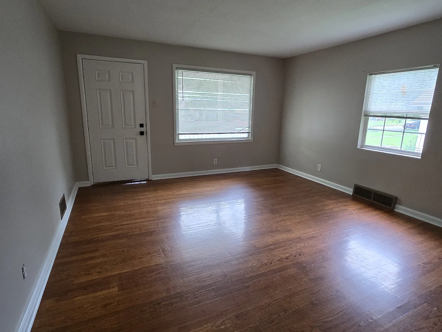 2 bed, 1310 sqft, $1,000 — Photo 3