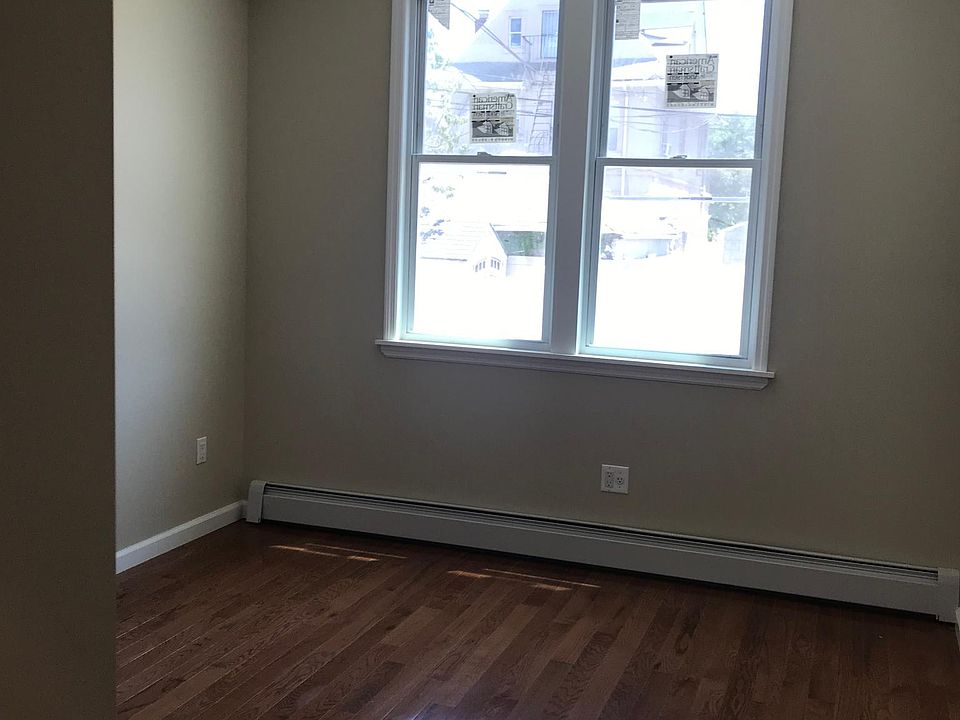 1st image of 125 Bay 14th St Floor 1