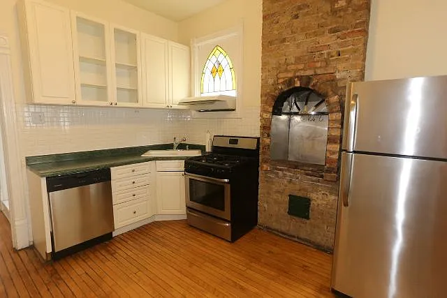 Building Photo - 931 W Newport Ave #3