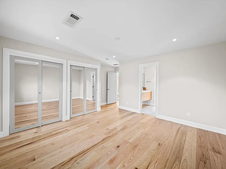 250 Bruton Way — Photo 36