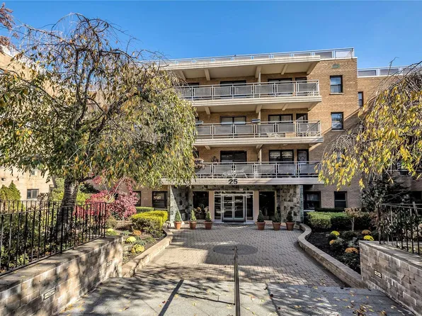 25 Park Place #1 EE, Great Neck, NY 11021