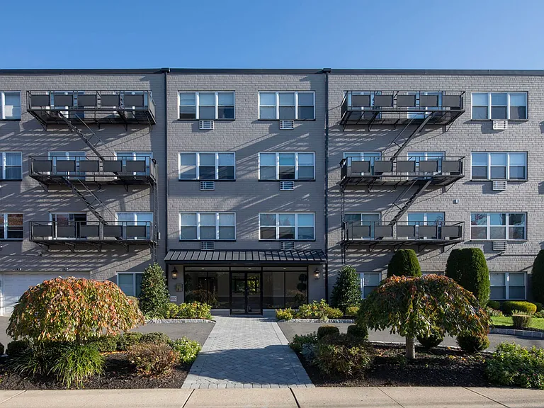 30 Euclid Ave — Photo 4