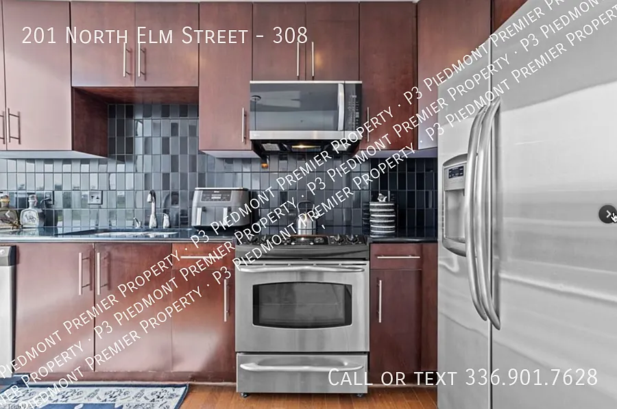2-Bedroom Apartment in Center City Greensboro — Photo 3