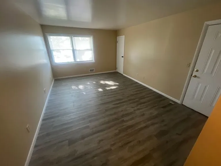 2317 W Lawrence Ave — Photo 6