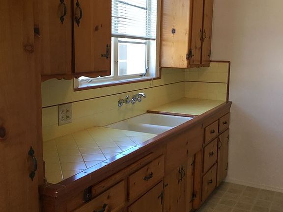 3rd image of 4464 Hazeltine Ave APT 6A