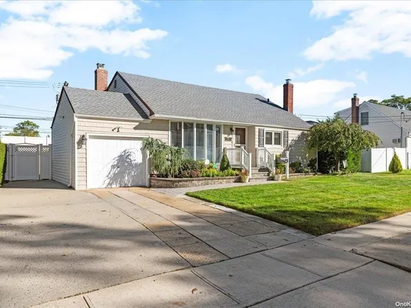 265 Tyrconnell Avenue, Massapequa Park, NY 11762