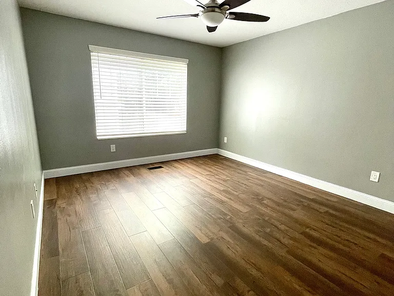 857 W 200 S — Photo 13
