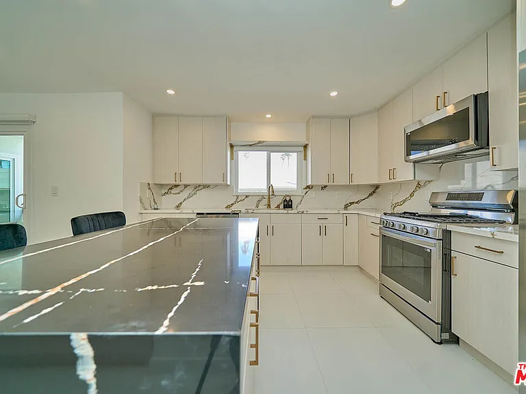 840 18th St #1 — Photo 9